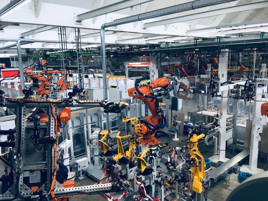 Montage und Verkabelung von Prüfzentren Verlagerung von Roboterarbeitslinien
